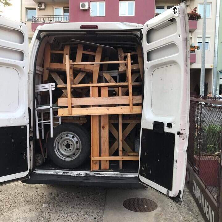 Natovaren kombi za selidbe Novi Sad